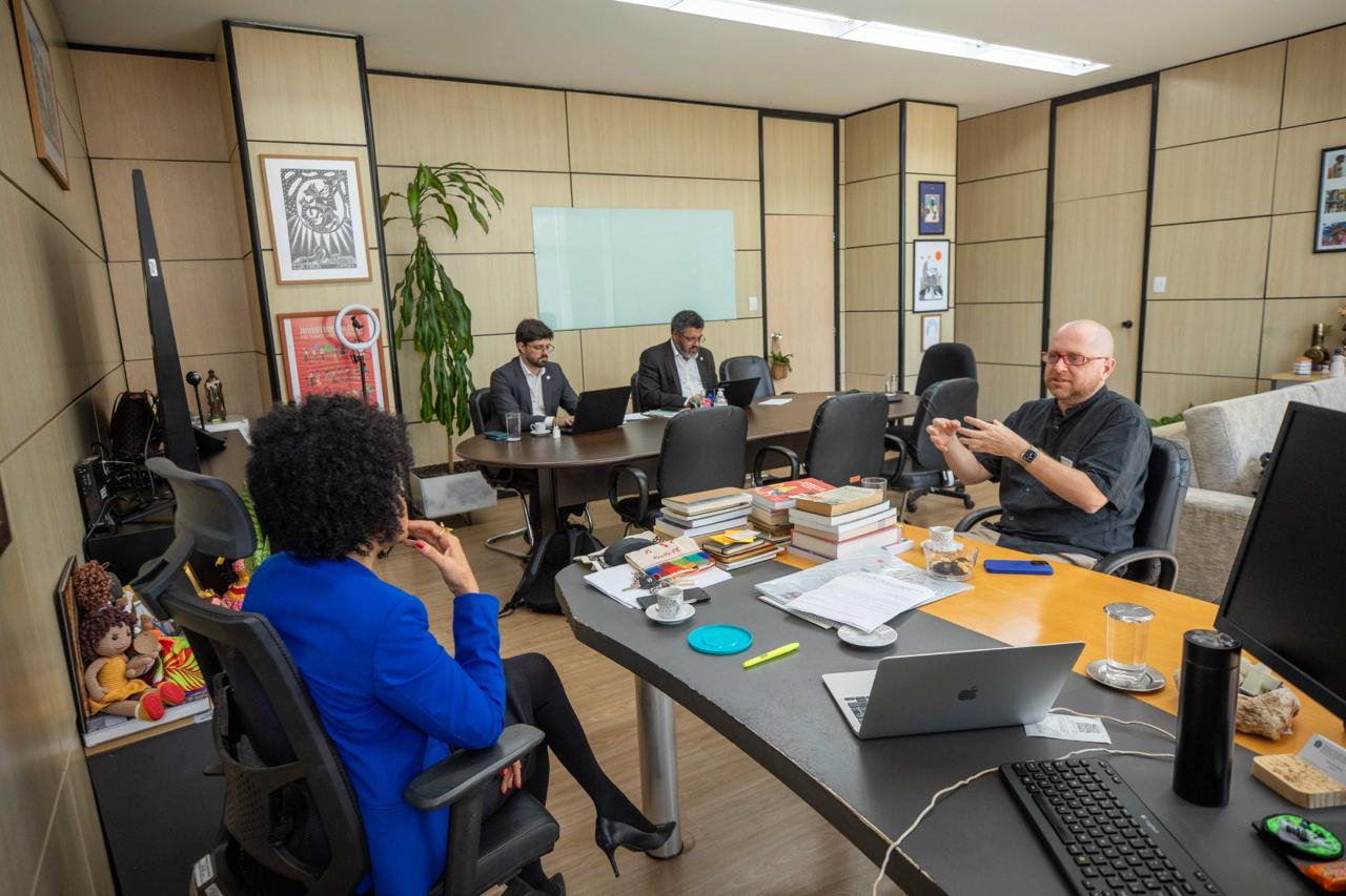 Discussing implementation of affirmative action policies in university admissions with secretary Zara Figueiredo, from the Brazilian Ministry of Education